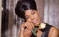 15:04 Dionne Warwick: dizzying downfall of a bankrupt diva