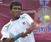 Balaji holds off Vigneshwaran