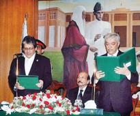 Ebad administers oath to Alvi as interim CM