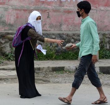 Kashmiri separatists send their kids abroad, but ask people to get on to the streets Kashmiri separatists send their kids abroad, but ask people to get on to the streets