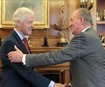 Spain's King Juan Carlos meets with Bill Clinton