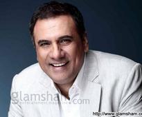 Boman Irani hurts his knee on the sets of SANTA BANTA