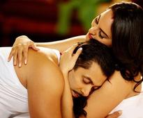 Salman`s girls at war: Sonakshi Sinha sunbs Kangna