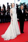 The Dress Anne Hathaway Almost Wore To The Oscars