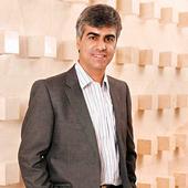 With Q10, BlackBerry seeks to reconnect with corporates
