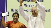 Congress MP to sue Purandeswari's husband for Rs 5 crore