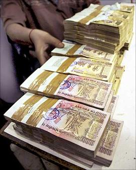 S&P pegs India's FY'14 growth at 6.4%