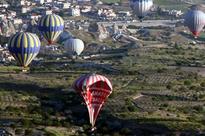 Balloon crash kills 2