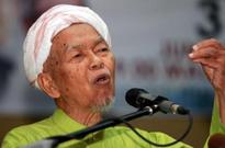 GE13: Ahmad Yakob sworn in as Kelantan MB; Nik Aziz retires