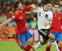 Spain expects Xavi, Alonso to return for France
