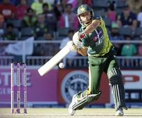 Pakistan show fight in defeat