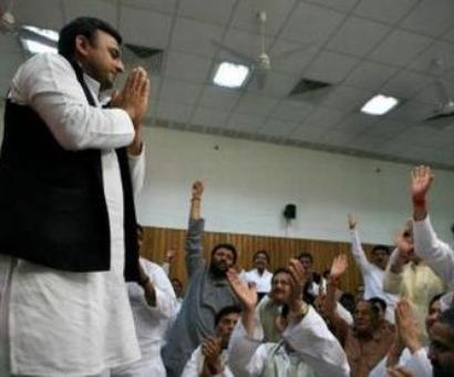 Will Akhilesh act against two 'insolent' UP ministers?