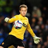 Manchester United boss Sir Alex Ferguson keeps Lindegaard promise