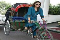 Huma Qureshi rides away in a Rickshaw in Lucknow