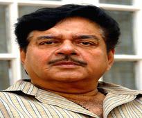 Shatrughan Sinha opts for Advani as PM