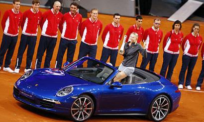 Sharapova crushes Li Na to retain Stuttgart title