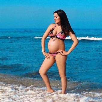 Celina Jaitly celebrates her baby bump Celina Jaitly celebrates her baby bump