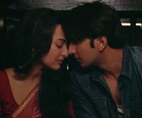 Sonakshi Sinha flaunts nine sarees for a track in 'Lootera' | Watch