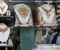 Gold futures seen falling; U.S. Fed, rupee eyed