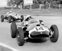 Stirling Moss says: 'Women can't compete in F1'