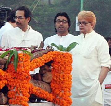 Bal Thackeray's sons in legal row over multi-crore estate Bal Thackeray's sons in legal row over multi-crore estate