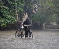 Monsoon floods kill scores in India