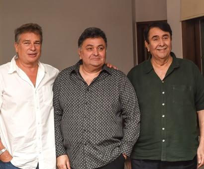 PIX: Rishi, Randhir at Karan Kapoor's photography exhibition PIX: Rishi, Randhir at Karan Kapoor's photography exhibition