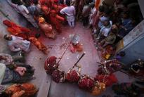 Holi 2013: Spectacular Images of Lathmar Holi Celebrated in Mathura, Vrindavan [PHOTOS]