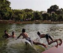 Heat wave continues, mercury rises