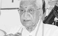 Ashok Singhal bats for Modi as PM