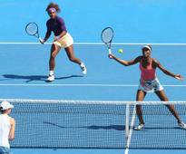 Serena and Venus Williams to face Seles