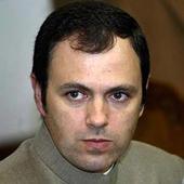 Omar Abdullah meets Manmohan Singh, seeks relief package for quake-hit people in J&K