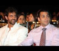 Shah Rukh Khan's best friend Hrithik Roshan gets friendly with Salman Khan