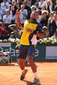 Tsonga plays like Nadal to stun Federer