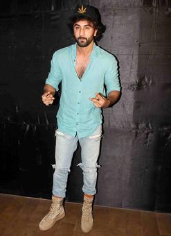 PIX: Ranbir watches Jagga Jasoos with family PIX: Ranbir watches Jagga Jasoos with family