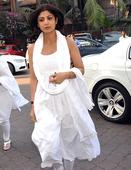 PIX: Shilpa Shetty, more at Sonu Nigam's mother's chautha