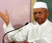 Angry Anna targets UPA, wants Lokpal Bill to be passed