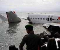 Bali removes Lion Air wreck