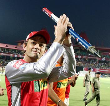 Punjab crush Mumbai to give Gilchrist winning farewell