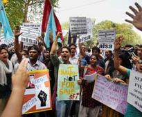 Teachers protest against DU's 4-yr course