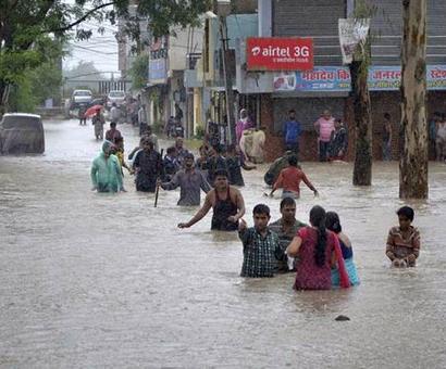 Pregnant woman forced to walk 6 km to hospital in flood-ravaged MP Pregnant woman forced to walk 6 km to hospital in flood-ravaged MP