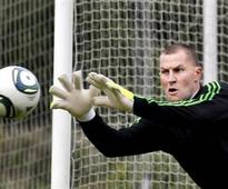 AIK match stops to honour goalkeeper Turina