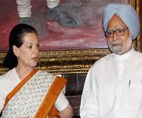 PM, Sonia condemn Naxal attack in Chhattisgarh