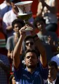 Wawrinka rules on clay