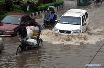 Heavy showers hit Dhaka, Bangladesh