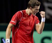 Canada takes 2-1 lead over Italy in Davis Cup