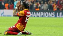 Drogba responds toward fan who waved banana