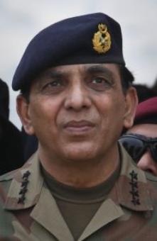 Be VERY cautious: Kayani to Sharif on ties with India