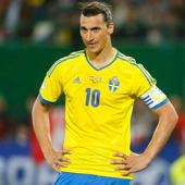 Zlatan Ibrahimovic throws ball at Faroe Islands' goal keeper, calls it 'no-look pass'
