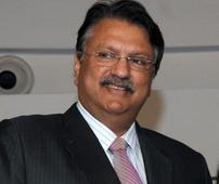 Piramal picks up 10% in Shriram Transport for Rs 1,652 cr
